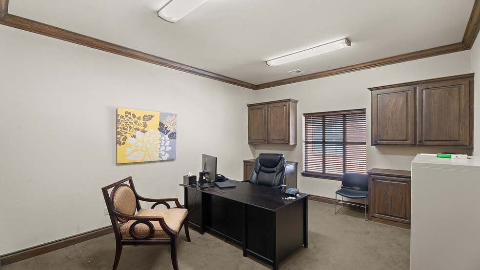 9204 N Kelley Ave, Oklahoma City, OK for sale - Interior Photo - Image 2 of 13