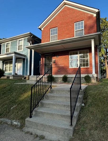 418 Dr W J Hodge St, Louisville, KY à vendre - Photo du bâtiment - Image 2 de 17