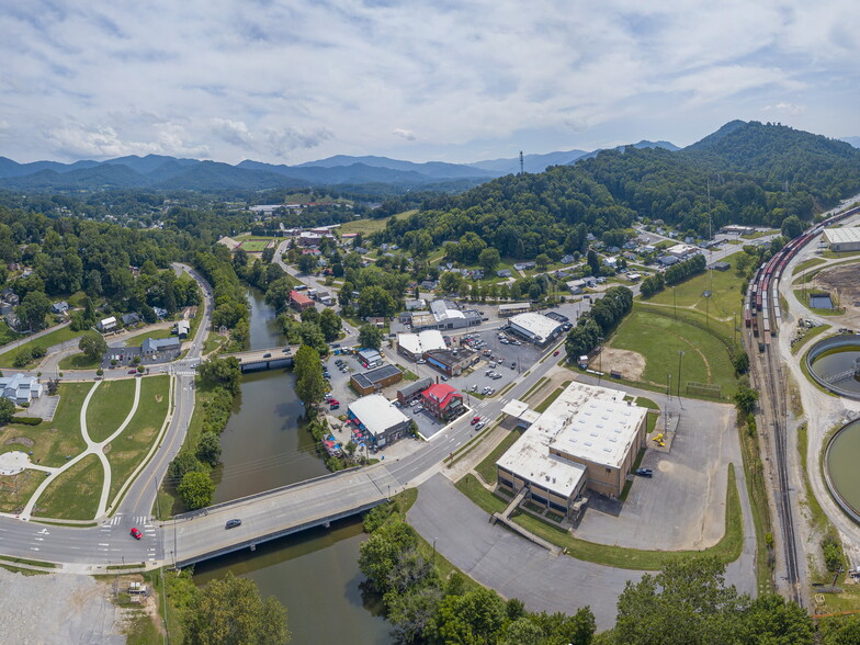 353 Park St, Canton, NC for sale - Primary Photo - Image 1 of 1