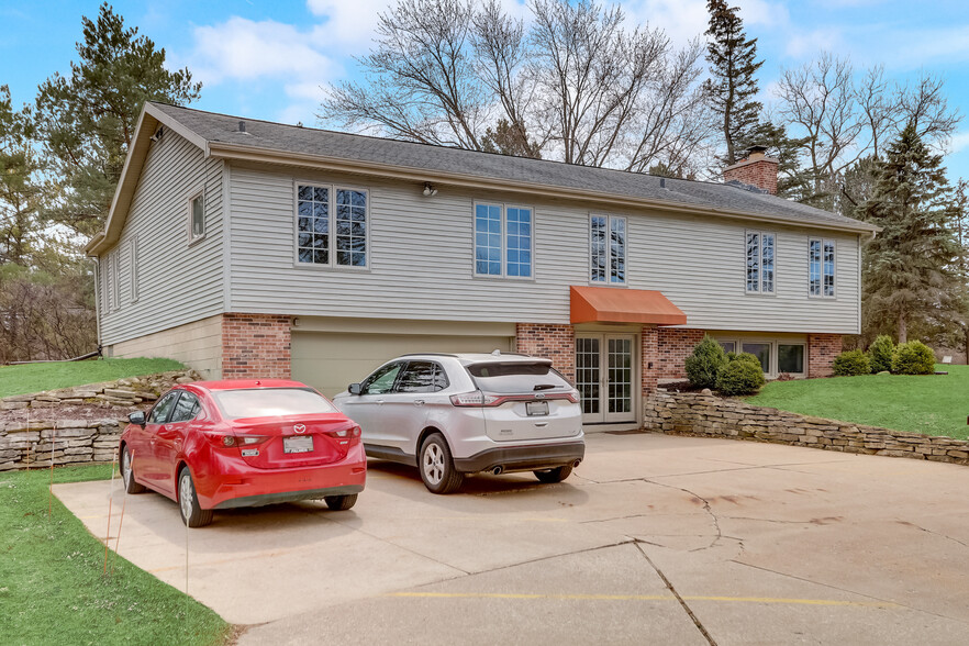 830 N Hwy 83, Delafield, WI for sale - Primary Photo - Image 1 of 1