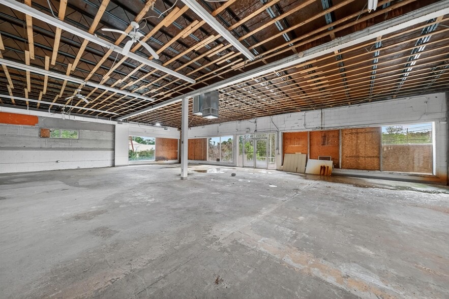 14 Route 17k, Newburgh, NY for sale - Interior Photo - Image 2 of 19
