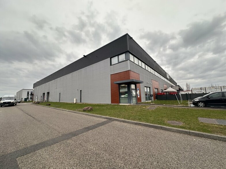 Industrial in Strasbourg for lease - Building Photo - Image 1 of 5