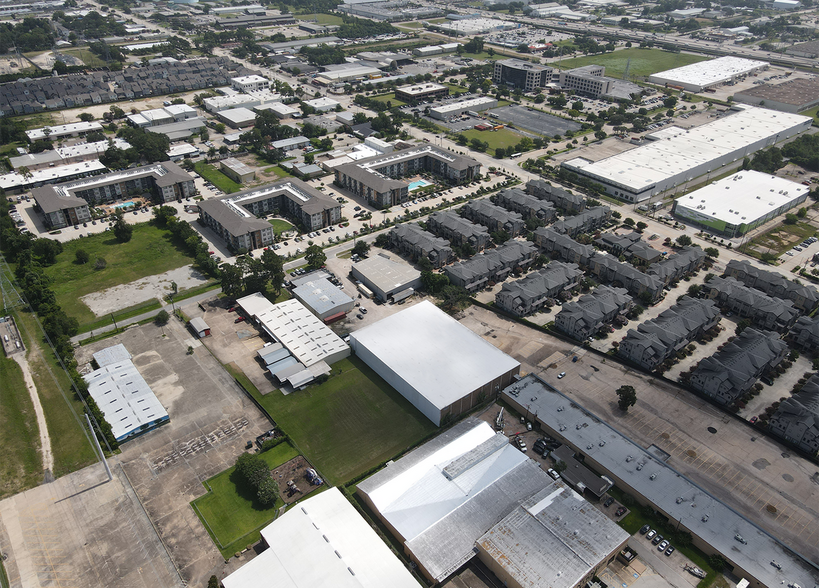 10910 Katy Fwy, Houston, TX à vendre - Photo du bâtiment - Image 3 de 8