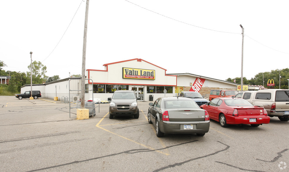 800-836 W Bellevue St, Leslie, MI for lease - Building Photo - Image 2 of 6