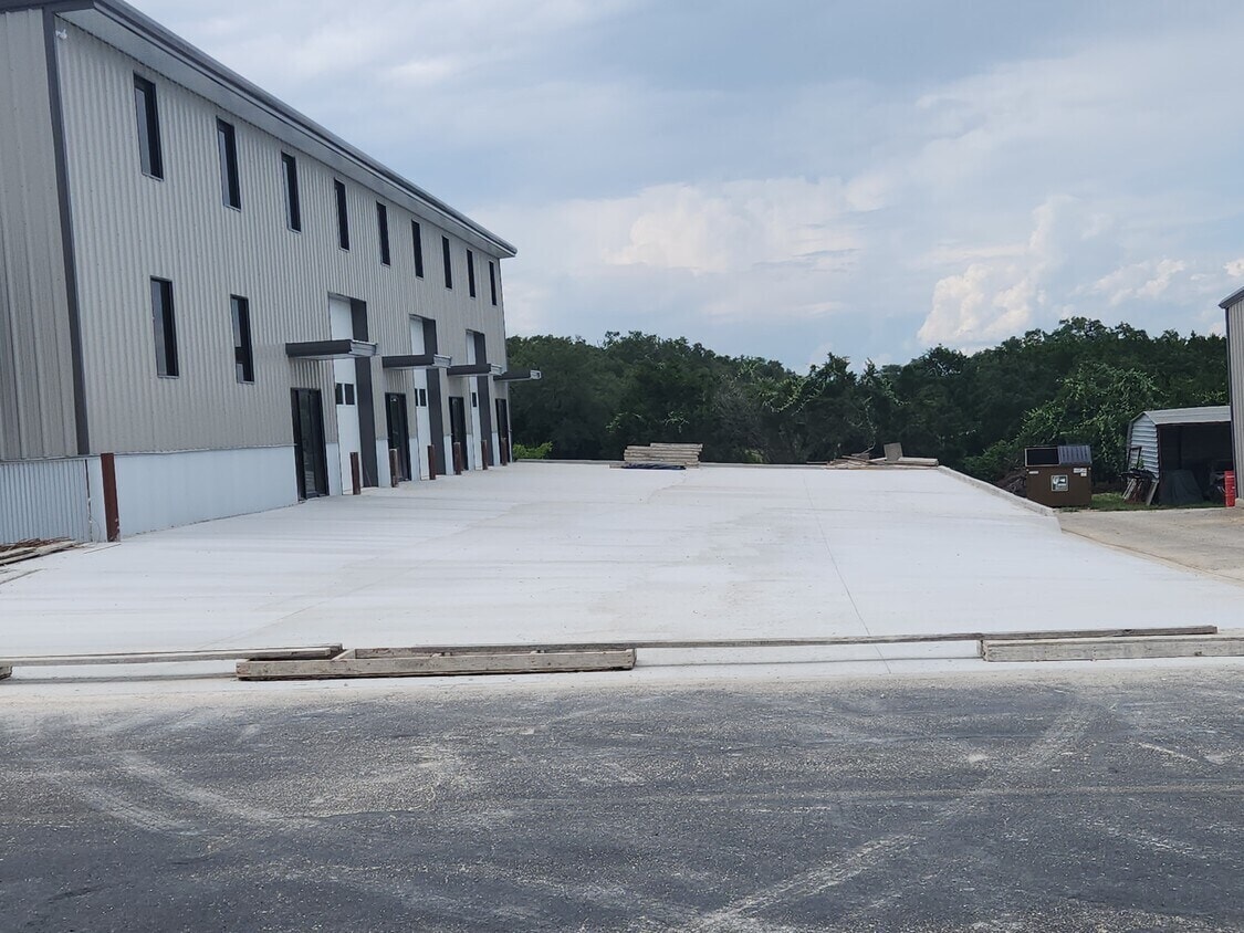 171 Kestrel Dr, Spring Branch, TX for lease Interior Photo- Image 1 of 5