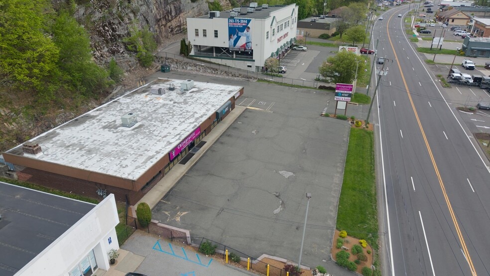 132 Federal Rd, Danbury, CT for lease - Building Photo - Image 2 of 14
