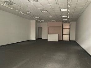9301 Tampa Ave, Northridge, CA for lease Interior Photo- Image 1 of 1