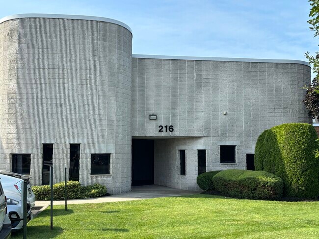 Plus de détails pour 216-218 Sherwood Ave, Farmingdale, NY - Industriel à louer