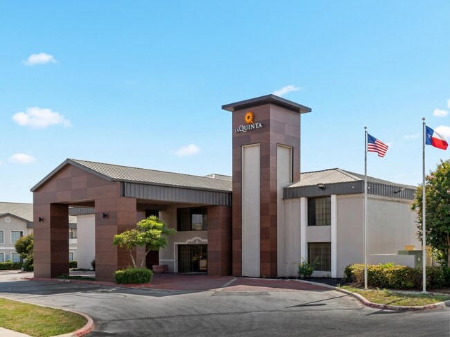 Plus de détails pour 1619 N I H 35, San Marcos, TX - Services hôteliers à vendre