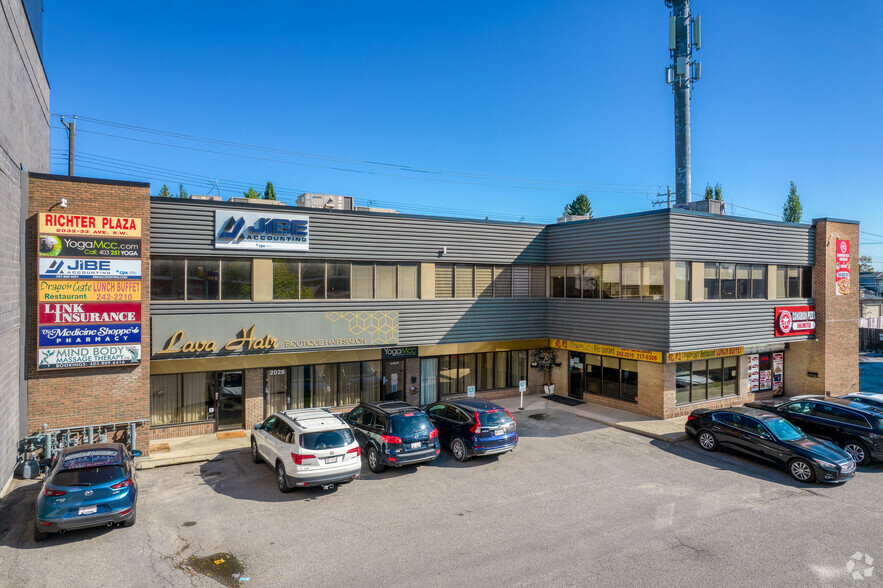 2022-2032 33rd Ave SW, Calgary, AB à louer - Photo principale - Image 1 de 5