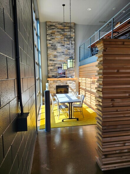 860 Okeefe Rd, De Pere, WI à louer - Photo du bâtiment - Image 3 de 13