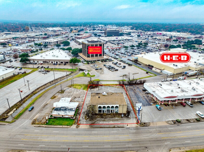 1210 Lake Air Dr, Waco, TX for sale - Building Photo - Image 1 of 30