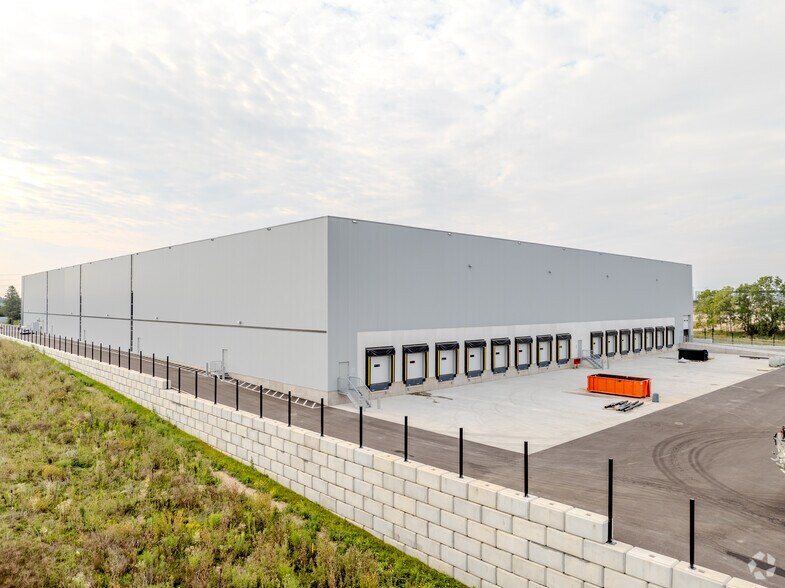 190 Glover Rd, Hamilton, ON à louer - Photo du bâtiment - Image 3 de 12