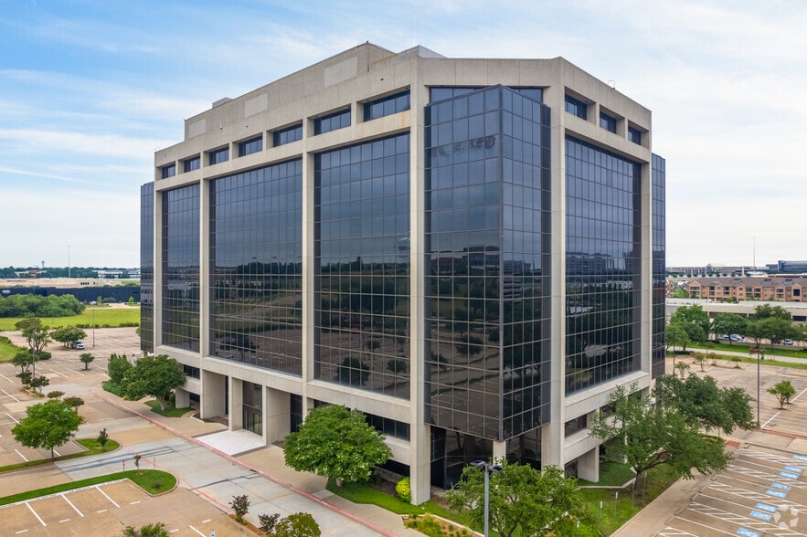 5615 Highpoint Dr, Irving, TX à louer - Photo du bâtiment - Image 3 de 13