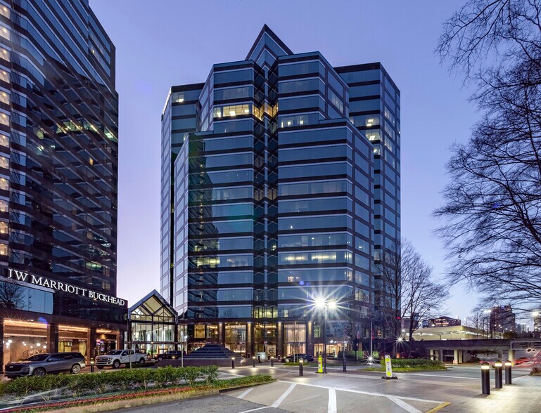 3399 Peachtree Rd NE, Atlanta, GA à louer - Photo du bâtiment - Image 2 de 17
