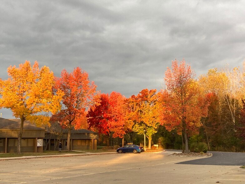 1245 S Cleveland Massillon Rd, Akron, OH à louer - Photo du bâtiment - Image 2 de 11