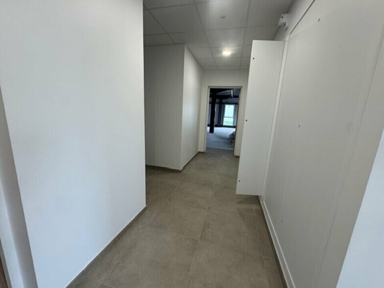 Office in Villefranche-sur-Saône for lease - Interior Photo - Image 2 of 3