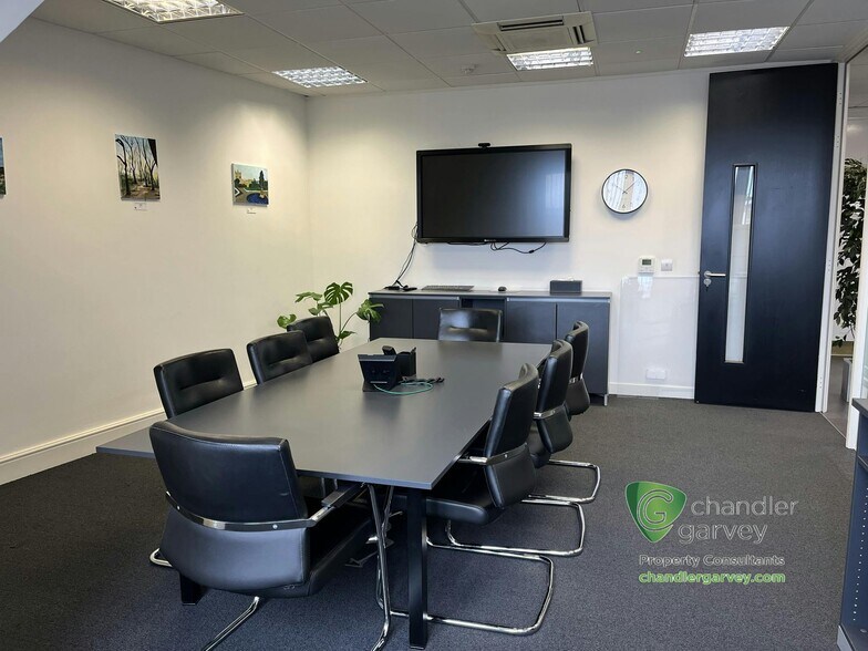 5 Hill Ave, Amersham à louer - Photo du bâtiment - Image 3 de 13