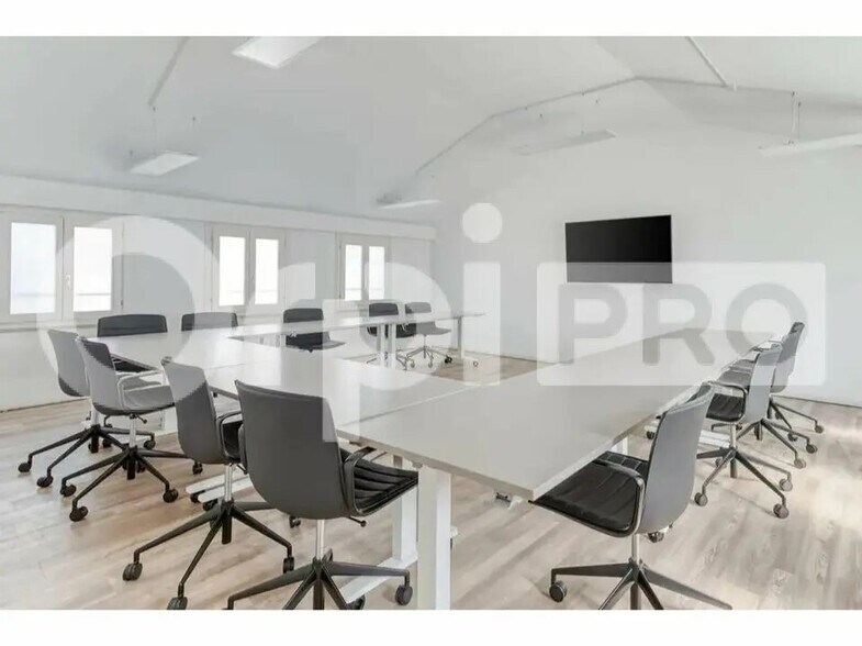 16 Cours Du Danube, Serris à louer - Photo du bâtiment - Image 2 de 43