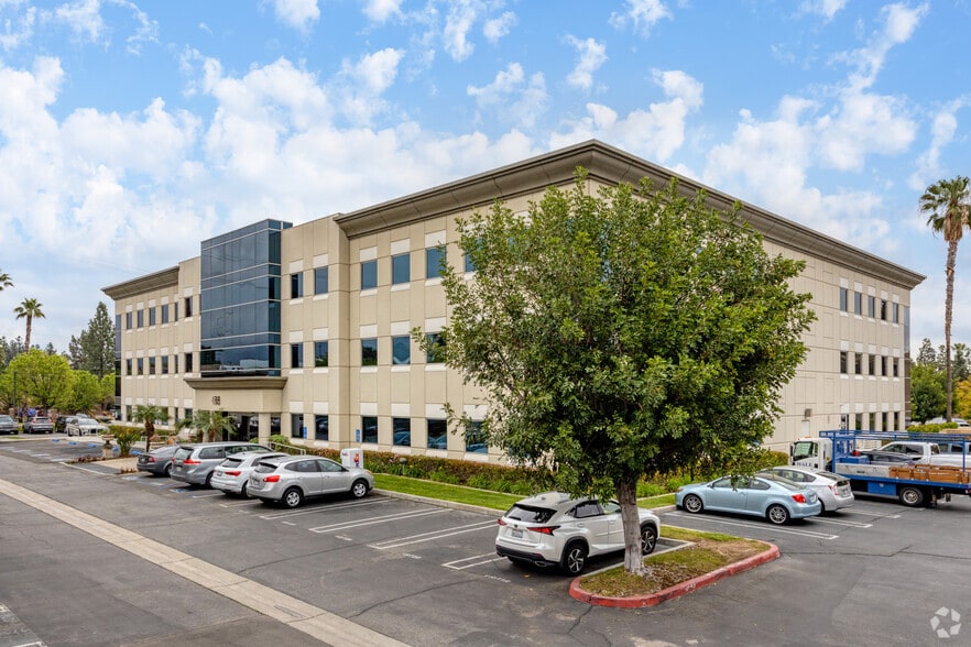 488 E Santa Clara St, Arcadia, CA à louer - Photo du bâtiment - Image 2 de 6