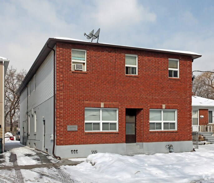 18 Cavell Ave, Toronto, ON à vendre - Photo principale - Image 1 de 2