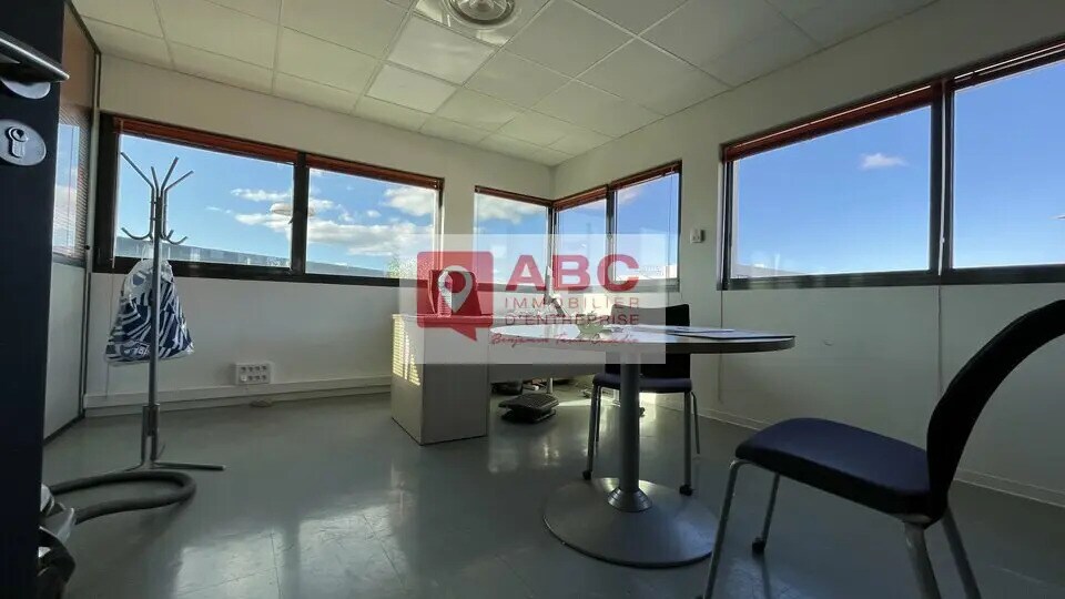 Office in Montpellier for lease - Building Photo - Image 3 of 6