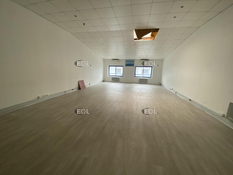Flex in Lisses for lease - Interior Photo - Image 3 of 4