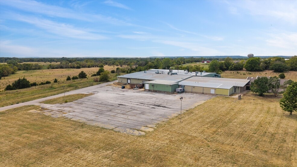 107 A St., Caney, KS for lease - Building Photo - Image 3 of 13