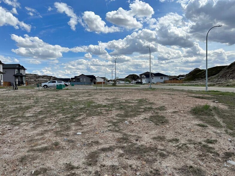 10 Ave SE Lots, Drumheller, AB à vendre - Photo principale - Image 1 de 27