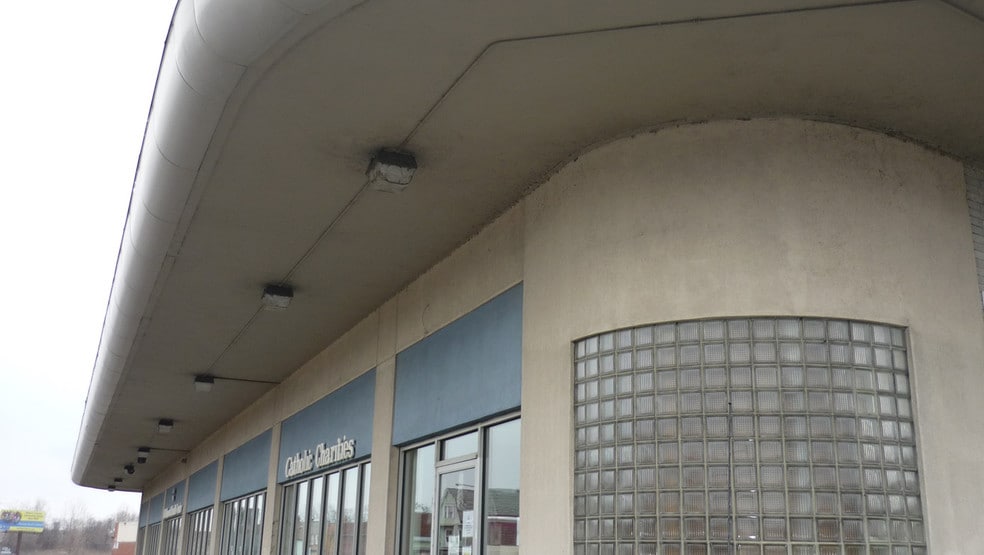 1700 Broadway St, Buffalo, NY for lease - Building Photo - Image 2 of 7