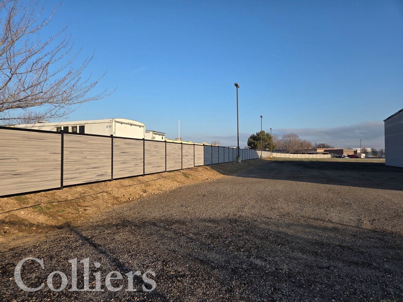 805 Parkcentre Way, Nampa, ID à louer - Photo du bâtiment - Image 3 de 12