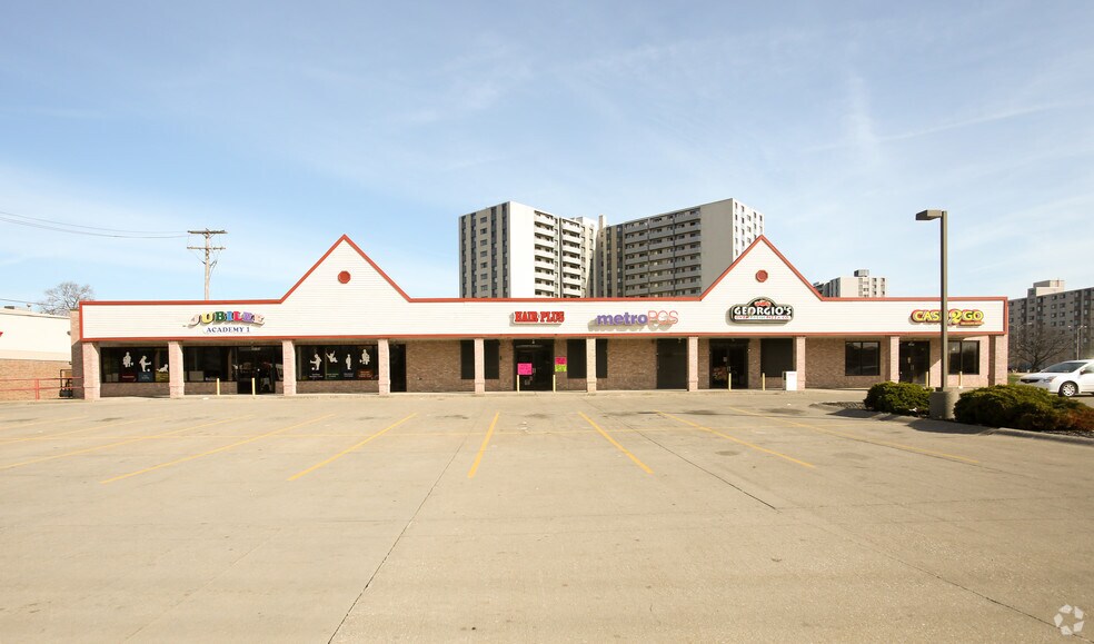 15609-15785 Lakeshore Blvd, Cleveland, OH for lease - Building Photo - Image 1 of 6