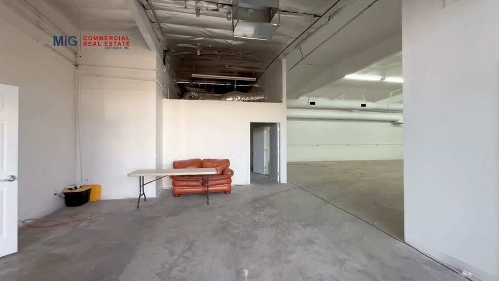 11834-11836 Vose St, North Hollywood, CA for lease - Commercial Listing Video - Image 3 of 34