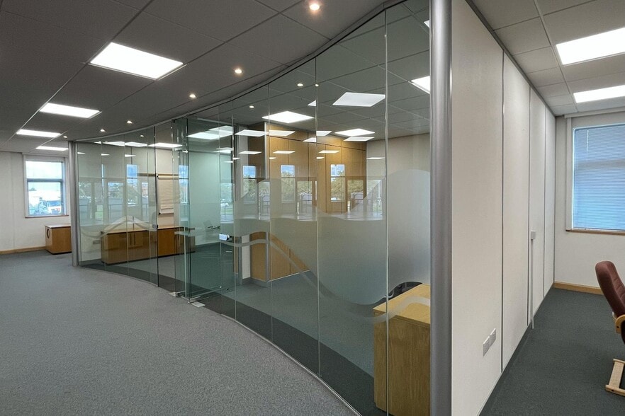 1-3 Limewood Way, Leeds à vendre - Photo du bâtiment - Image 3 de 8