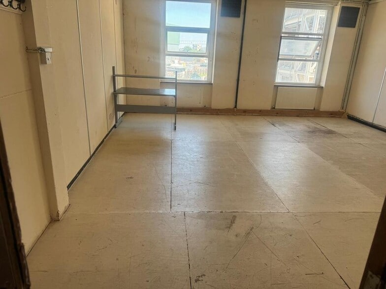 1 Chandos Rd, London for lease - Building Photo - Image 2 of 5