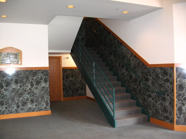 311 N 2nd St, St Charles, IL for lease - Interior Photo - Image 3 of 3