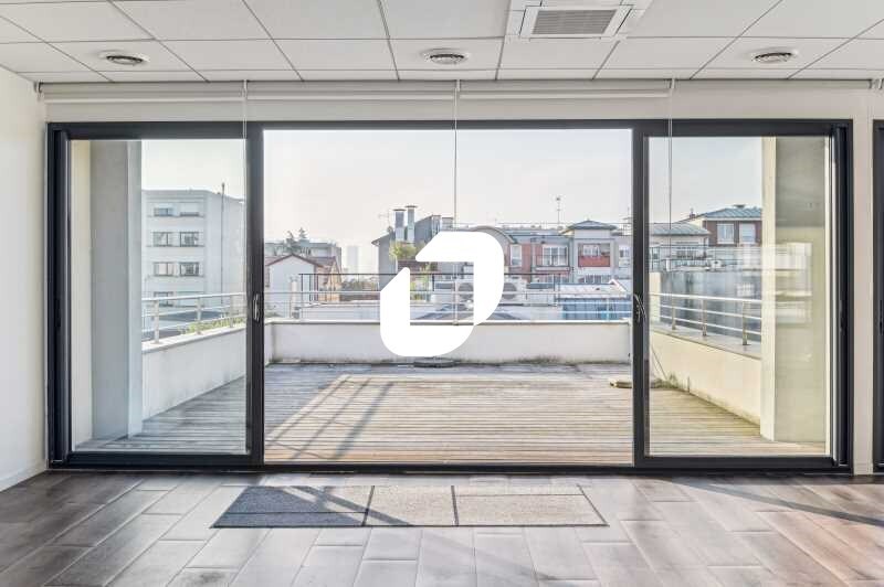 Office in Courbevoie for lease - Building Photo - Image 2 of 22