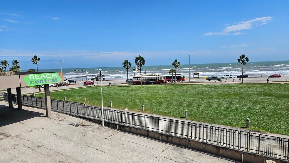 2102 Seawall Blvd, Galveston, TX à vendre - Photo du bâtiment - Image 2 de 13