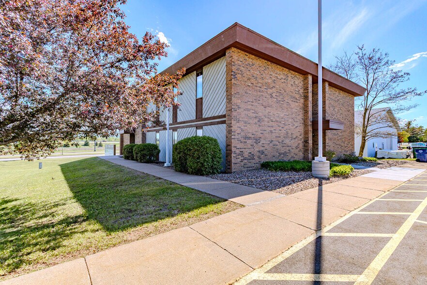 3205 Terrace Ct, Wausau, WI à vendre - Photo du bâtiment - Image 2 de 49