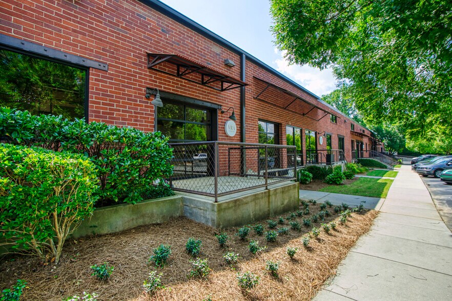5256 Peachtree Rd, Atlanta, GA à louer - Photo du bâtiment - Image 3 de 17