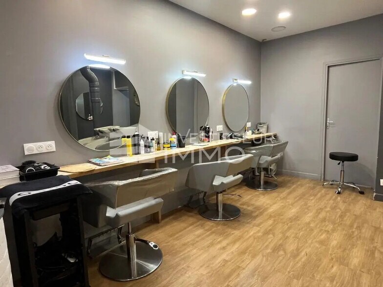 Retail in Paris for sale - Interior Photo - Image 1 of 5