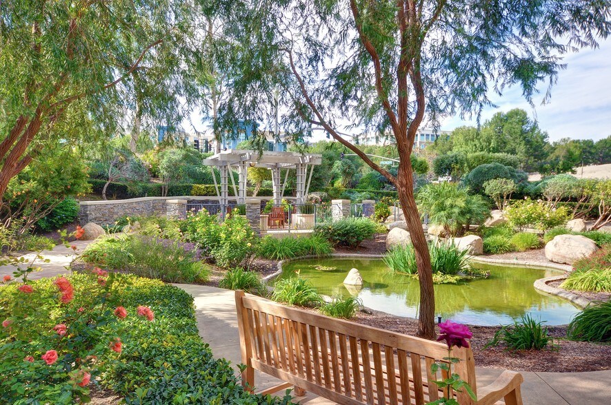 65 Enterprise, Aliso Viejo, CA à louer - Photo du bâtiment - Image 2 de 10