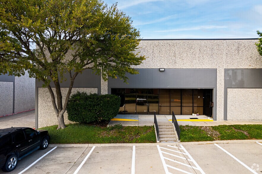 1701 Summit Ave, Plano, TX à louer - Photo du bâtiment - Image 3 de 5