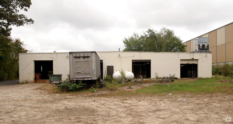 184 Commercial St, Watertown, CT à vendre - Photo du bâtiment - Image 2 de 4