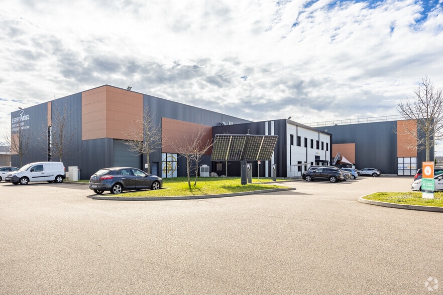 Flex in Saint-Priest for lease - Building Photo - Image 2 of 2