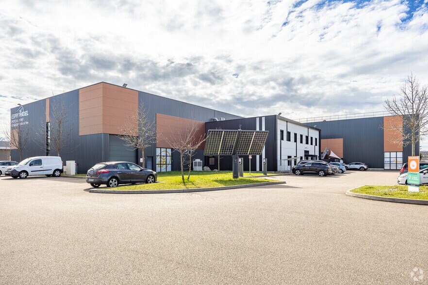 Flex dans Saint-Priest à louer - Photo du bâtiment - Image 2 de 2