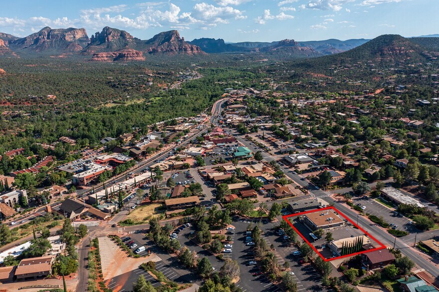 450 Jordan Rd, Sedona, AZ à louer - Photo du bâtiment - Image 1 de 15