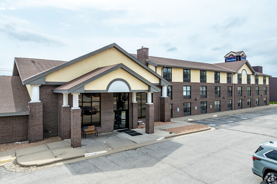 222 W 2nd St, Ottumwa, IA for sale - Building Photo - Image 2 of 5