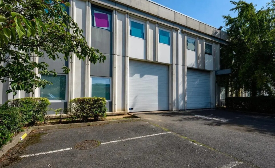 Flex in Gennevilliers for lease - Building Photo - Image 3 of 10