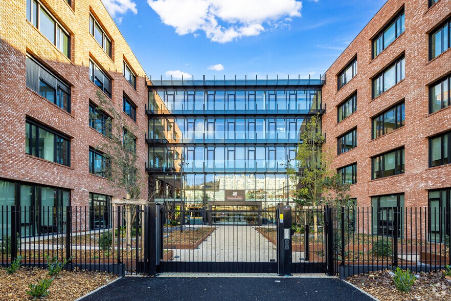 10 Rue Joannès Carret, Lyon à louer - Photo du bâtiment - Image 3 de 3